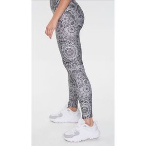 NWT Active Ornate Floral Print Leggings